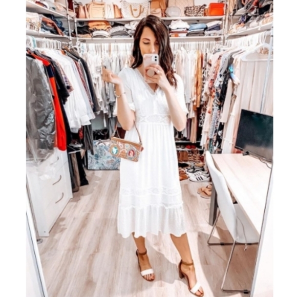 Knox Rose Dresses & Skirts - Knox Rose Short Sleeve V Neck White Midi Length